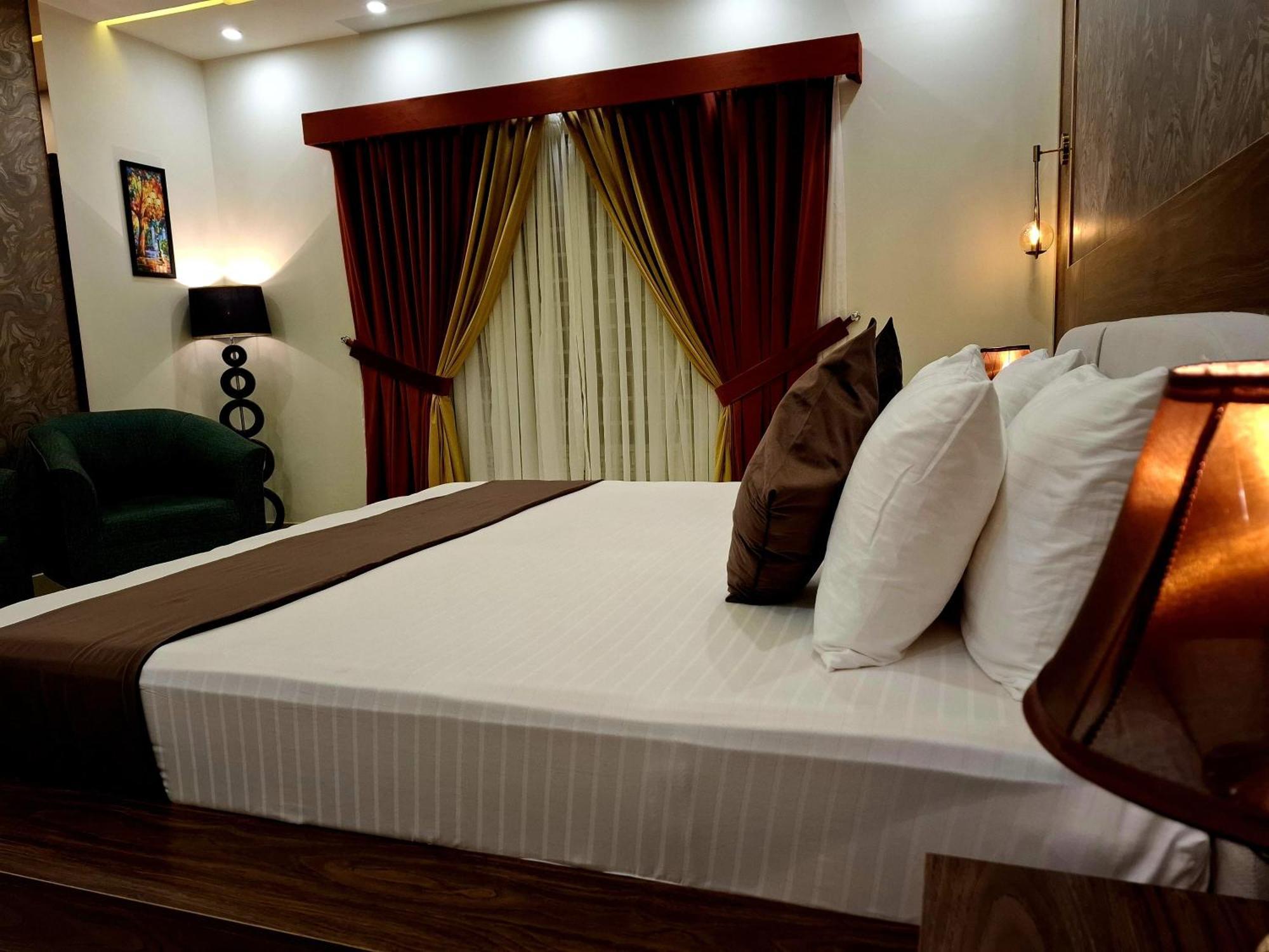 Royal Galaxy Hotel & Residence - Near Islamabad International Airport & Motorway Extérieur photo