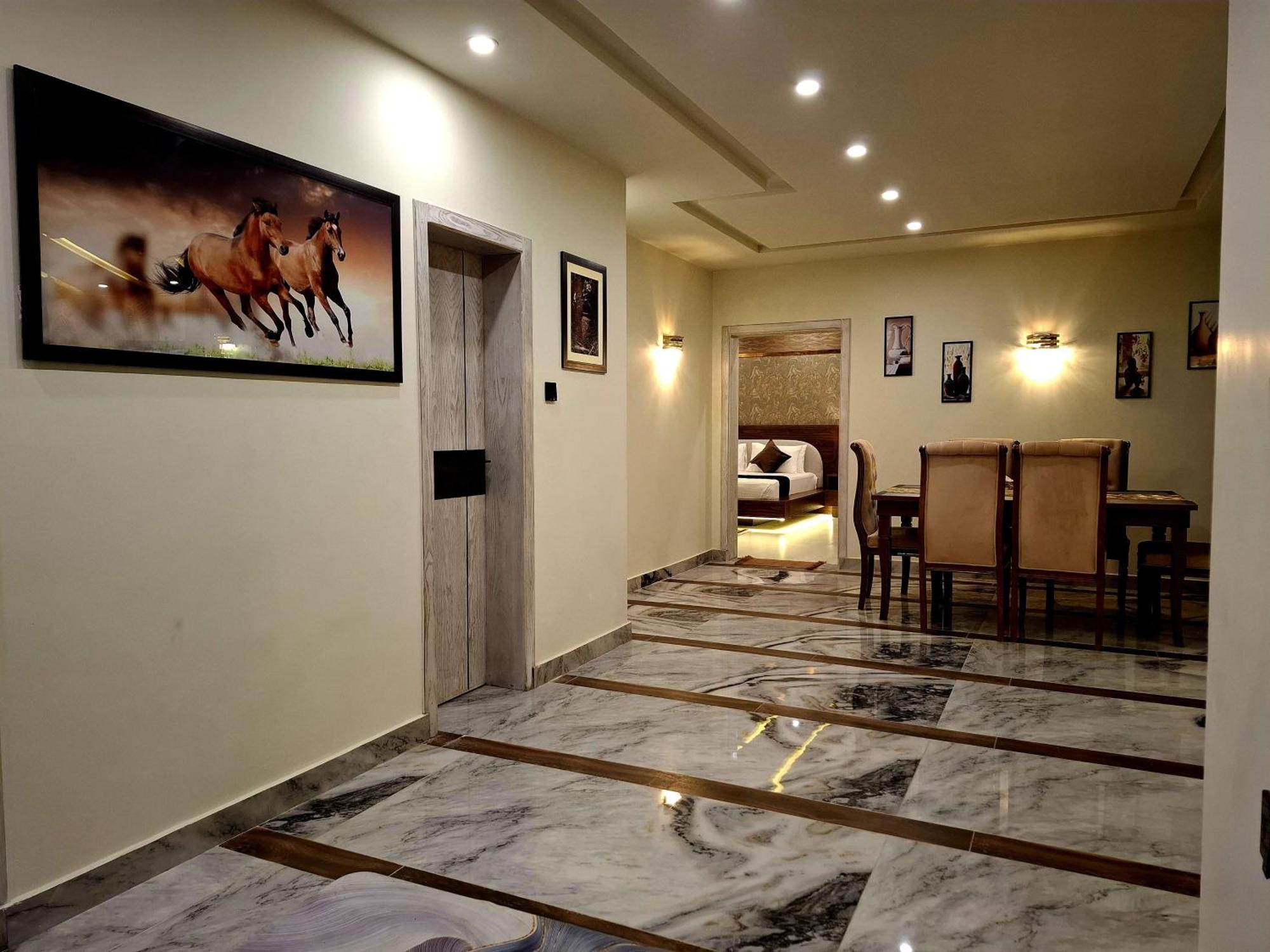 Royal Galaxy Hotel & Residence - Near Islamabad International Airport & Motorway Extérieur photo