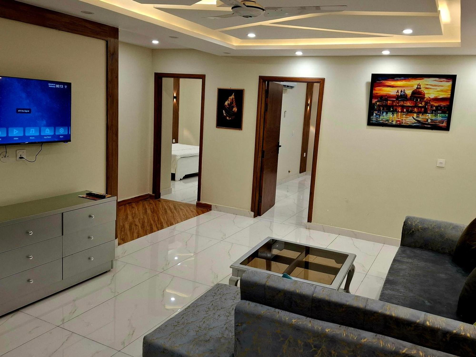Royal Galaxy Hotel & Residence - Near Islamabad International Airport & Motorway Extérieur photo