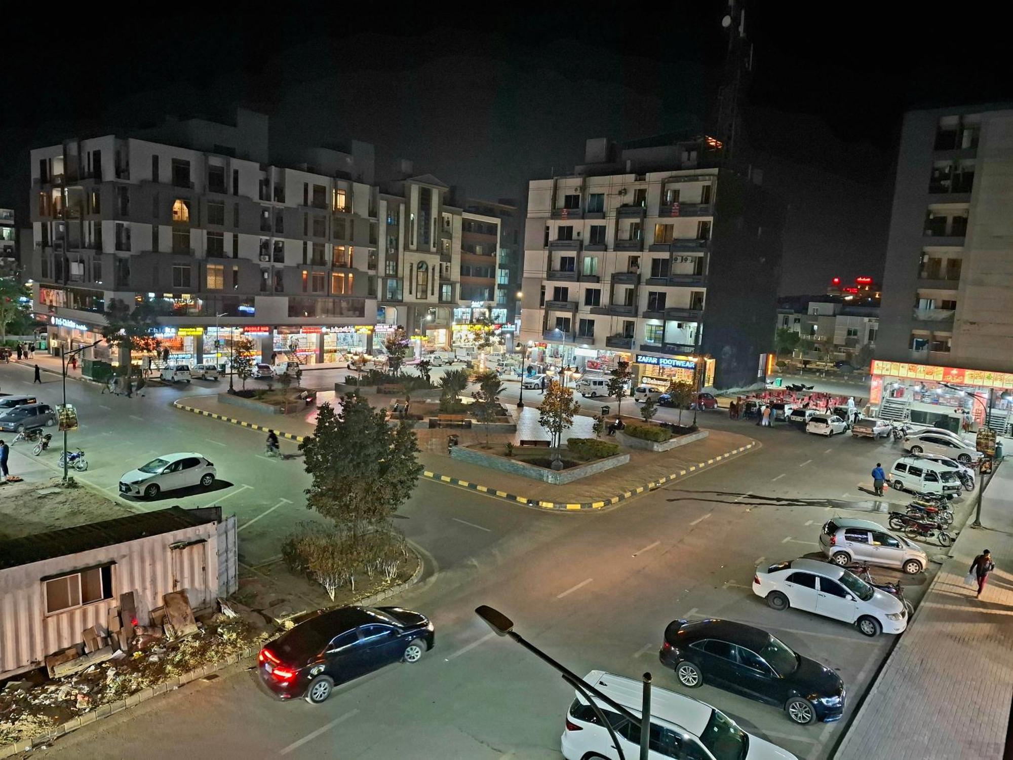Royal Galaxy Hotel & Residence - Near Islamabad International Airport & Motorway Extérieur photo
